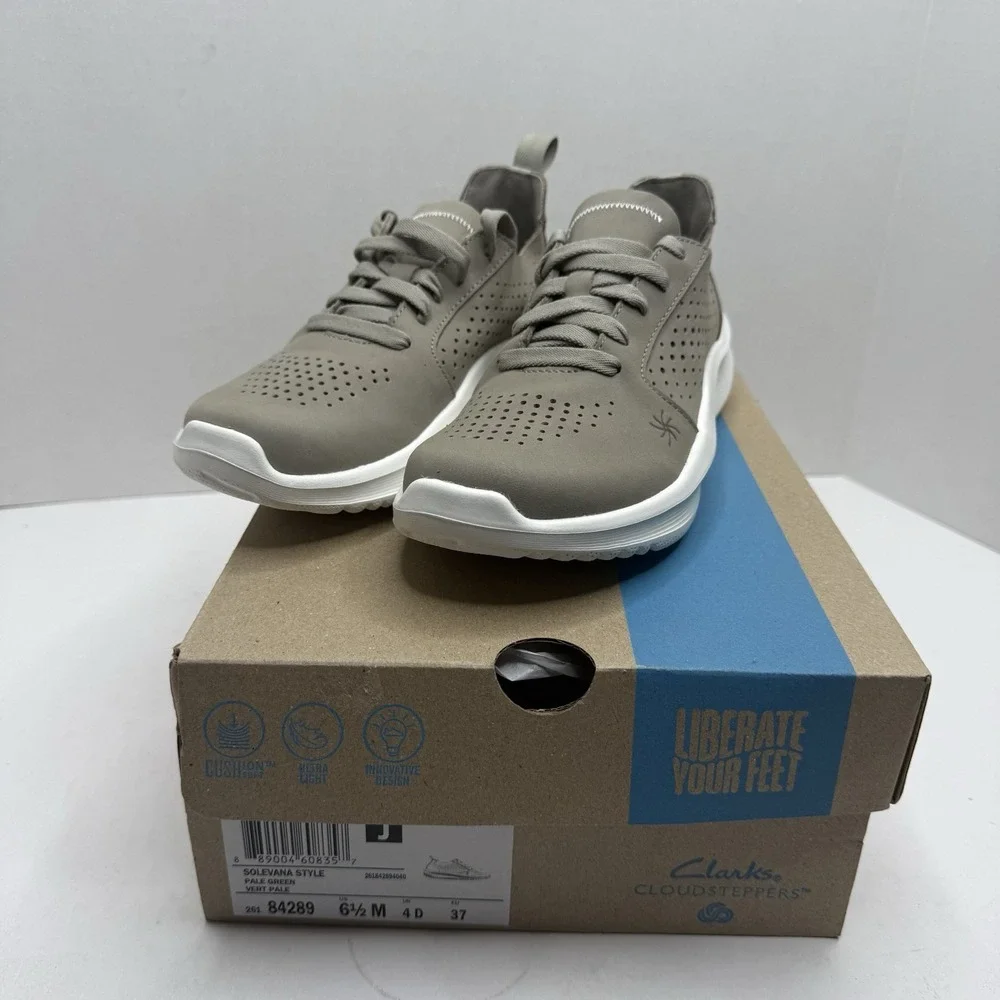 Clarks Solevana Style Pale Green Sneakers Womens 6.5 M Leather 26184289 New